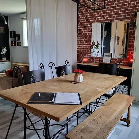 Gite Privatif, Maison De Vacances Familiale 100M2 Avec Piscine, Parking Prive 