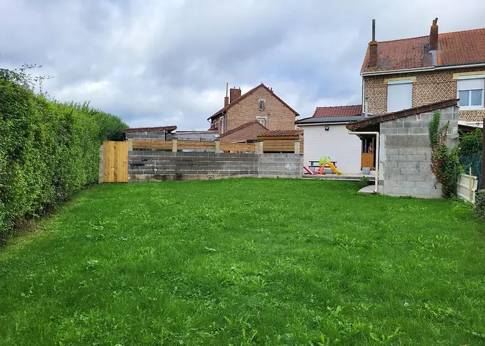 Gite Privatif, Maison De Vacances Familiale 100M2 Avec Piscine, Parking Prive \