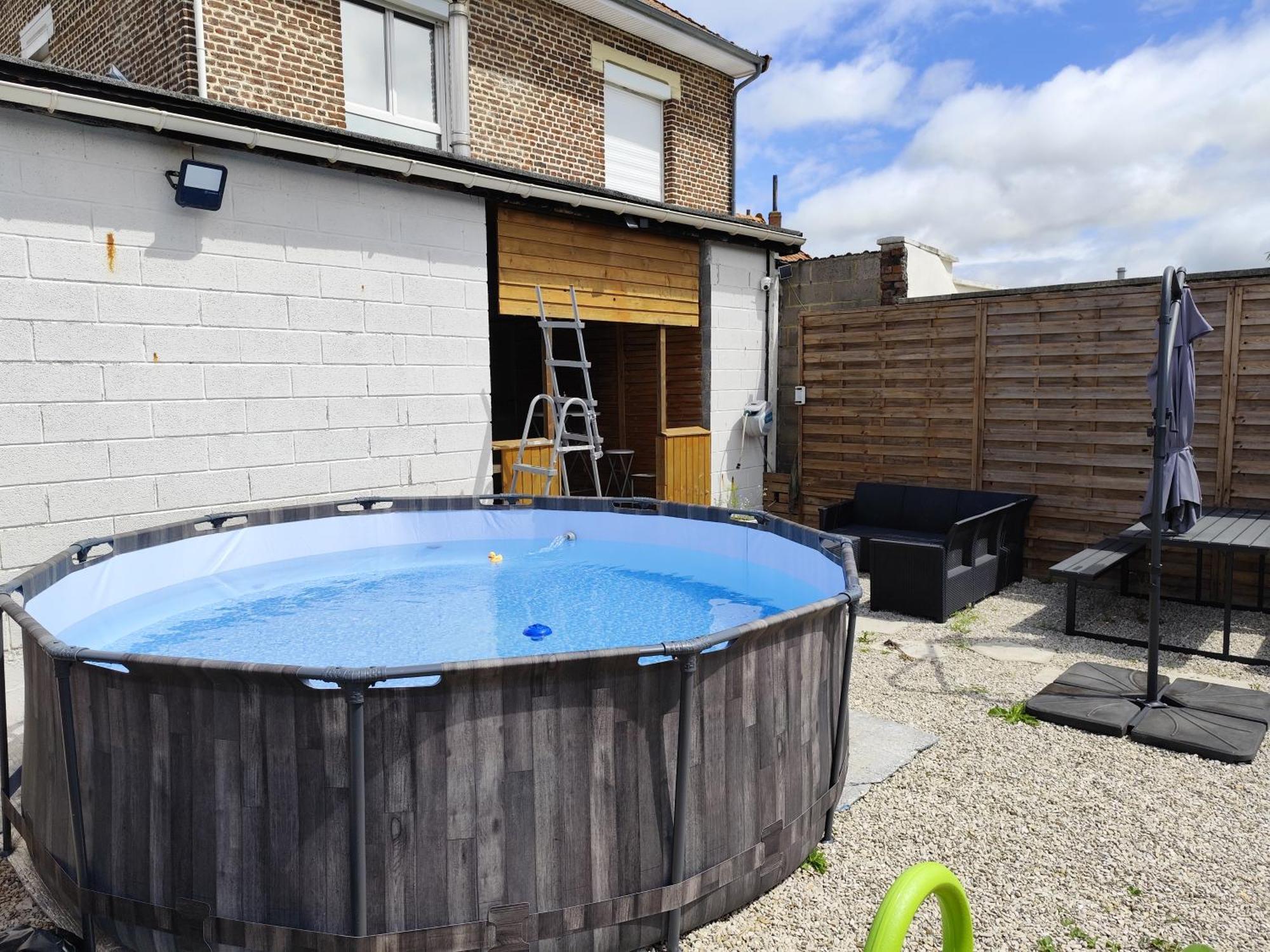 Hébergement de vacances Privatif, Maison De Familiale 100m2 Avec Piscine, Parking Prive 
